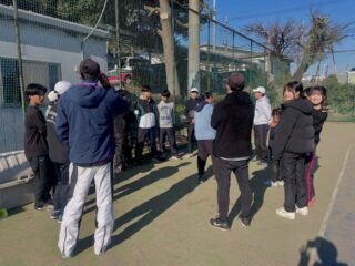 今年も１年間ありがとうございました😊

お陰様で、今年は全日本ジュニア準優勝🥈ベスト8という素晴らしい結果を選手がサムライに持ってきてくれました🎾
また、ジュニアも一般の方もメンバーが増えて賑やかになりました😊
本当にありがとうございます🙇‍♂️

年末３０日に毎年恒例の選手達による大掃除を行いました🧹

皆、元気一杯で大変盛り上がって綺麗にしてくれました😊
写真には映っていませんが

また、保護者の方も手伝ってくださりありがとうございます‼️
いつもありがとうございます‼️

来年は更なる飛躍を実現します😊
来年も、どうぞよろしくお願いいたします‼️

皆様、良いお年をお迎えください🙇‍♂️

 #テニスクラブ #テニス #テニススクール#イベントレッスン #ジュニアテニス