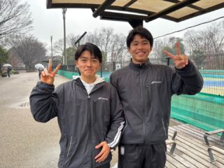 冬の帯同、第一弾🎾

智光山公園（狭山市）遠い（笑）

タイチとユウスケの帯同に行ってきました😊

ユウスケとは１２月から歩むことが決まり、早速、サムライのテニスを学ばせています🎾
ユウスケのポテンシャルは高いので、大飛躍は間違いないでしょう😊

ユウスケにも瀬戸さんにも期待してもらいます❗️

ファイト‼️ユウスケ‼️

 #テニスクラブ #テニス #テニススクール#イベントレッスン #ジュニアテニス