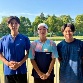 国体選手選考会🎾

なんと‼️サムライの卒業生が１、２、３を独占してくれました😊

おめでとう㊗️🎉㊗️

結果は、
１位　カネシュン❗️
２位　ハヤト❗️
３位　コウセイ❗️

国体の舞台で戦うのは、カネシュンとハヤトです😊コウセイには、大先輩達のサポートをしてもらいましょう😊

試合後、３人と電話で話しましたがサムライに来て後輩達と練習してくれると言っていました🎵
楽しみに待っています‼️

国体でも大暴れしてもらいましょう‼️

 #テニスクラブ #テニス #テニススクール#イベントレッスン #ジュニアテニス