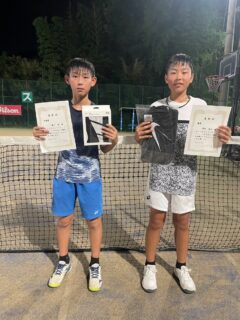 サムライカップU12 7月大会男子
結果です♫

優勝🏆服部恵大選手(志津テニスクラブ)
準優勝🥈橋口遂選手(東京都テニス協会)

おめでとう御座います🥳㊗️

 #テニスクラブ #テニス #テニススクール#イベントレッスン #ジュニアテニス
