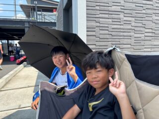 関東ジュニアの3日目😱

レンの応援をしている時の気温です😱

熱中症には、充分気をつけましょう🎵

OS-1を常備して試合には行きましょう🎾

 #テニスクラブ #テニス #テニススクール#イベントレッスン #ジュニアテニス