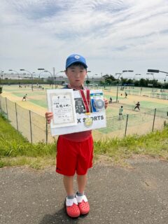 フェニックス大磯ジュニアテニストーナメント🎾

チアキ❗️準優勝❗️
おめでとう㊗️㊗️㊗️

サムライに移籍して、まだ間もないですが最初からサムライのテニスを学んでいます😊

まだまだですが、チアキの一生懸命な姿は、とても良いものがあります🎵

これから、飛躍することは間違いないです❗️

少しモジモジしていますが（笑）モジモジも含めて成長してもらいましょう😊

頑張れ‼️チアキ‼️

 #テニスクラブ #テニス #テニススクール#イベントレッスン #ジュニアテニス