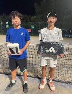 サムライカップU14 10月大会　男子
優勝🏆高橋慶選手(神奈中テニススクール)
準優勝🥈塚本蒼士選手(Ampersand Tennis Academy)

おめでとう御座います🥳㊗️来週は女子大会です！！
宜しくお願いします🙇

 #テニスクラブ #テニス #テニススクール#イベントレッスン #ジュニアテニス